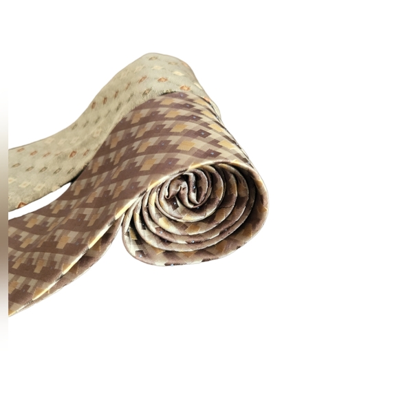 Van Heusen and Dimaggio Gold ties - Picture 6 of 8